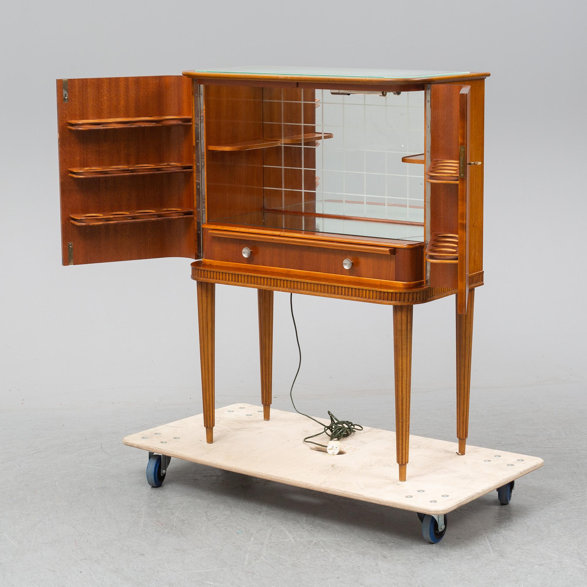 A mahogany Swedish Modern drinks cabinet, AB Förenades Möbler, Linköping, 1940-tal.