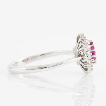 Ring, 18K vitguld med rosa safir och briljantslipade diamanter.