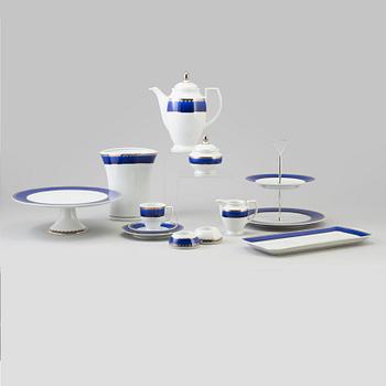 SIGVARD BERNADOTTE, 39 pieces of porcelain tablewaer "Christineholm/Marianne", Royal Blue.