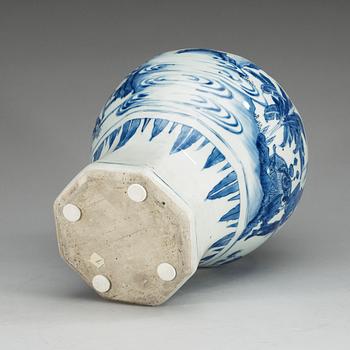 A blue and white Transitional jar, 17th Century.