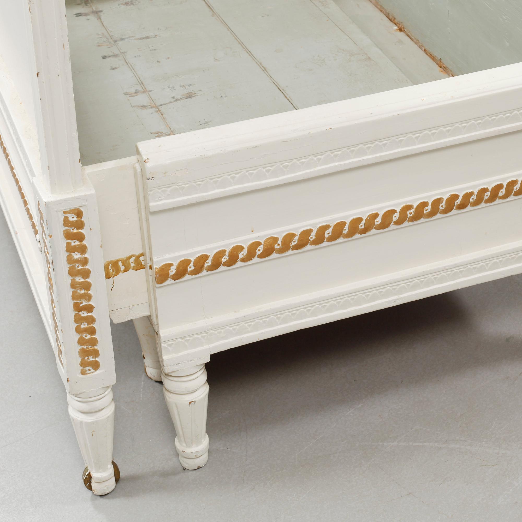 A late gustavian bed, around the year 1800.