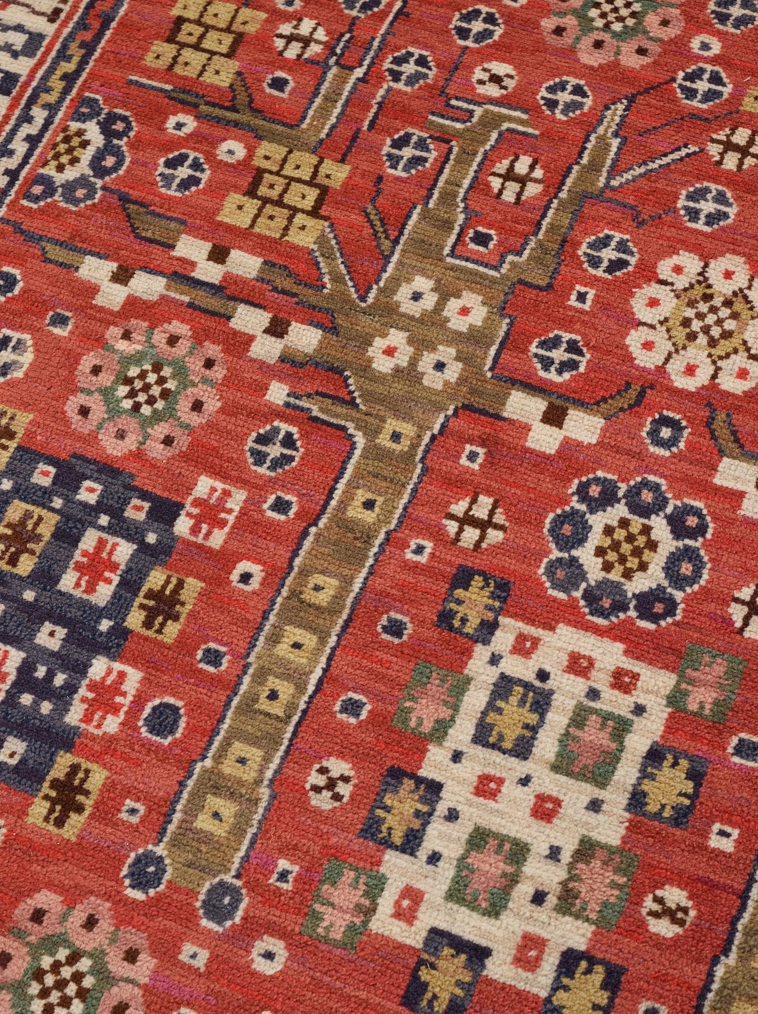 Märta Måås-Fjetterström, Matta, "Röda trädgårdsmattan", flossa, ca 335,5-337,5 x 224,5-230,5 cm, signerad AB MMF.