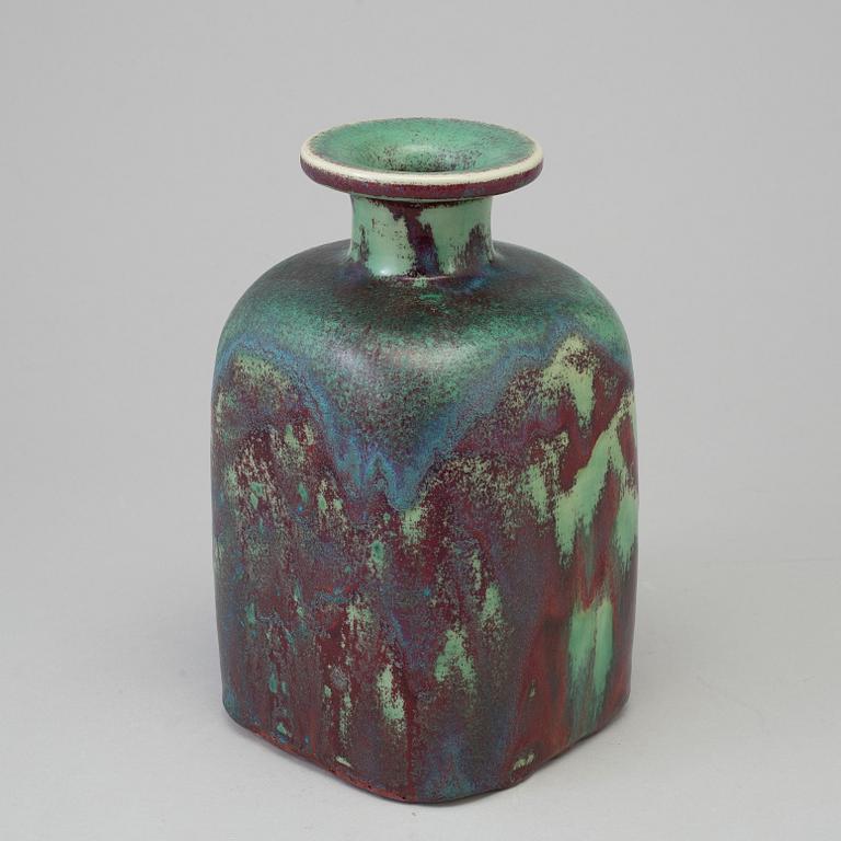 A stoneware vase by Stig Lindberg dated 1971.
