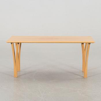 A FRITZ HANSEN SOFA TABLE.