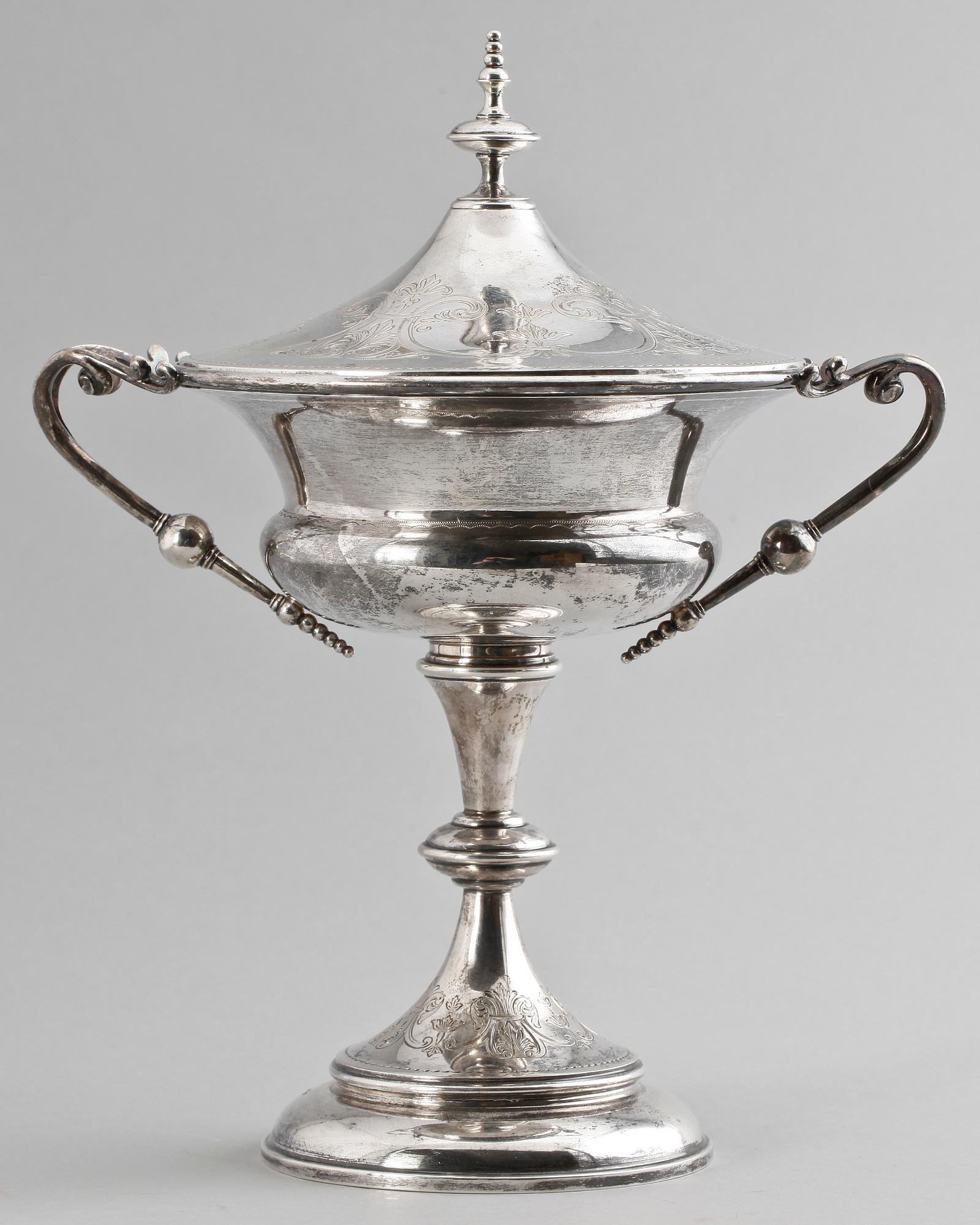 SKÅL MED LOCK, silver, GA Cedergren, Stockholm, 1882. Vikt ca 650g.