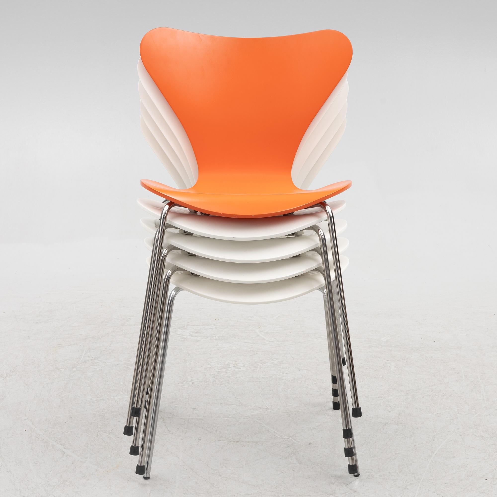 Arne Jacobsen, stolar 5 st, "Sjuan" för Fritz Hansen Danmark, 2011.