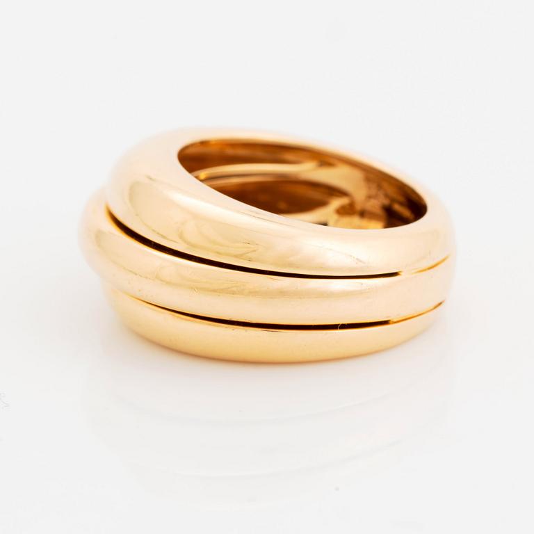 An 18K gold Cartier ring.