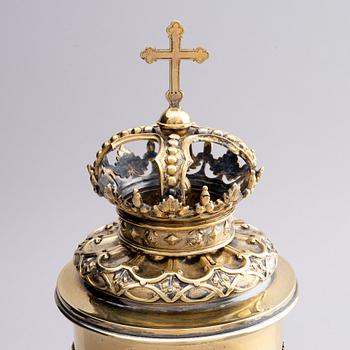An Austrian late 19th century silver-gilt cup with cover, mark of Vincenz Czokally, Vienna.