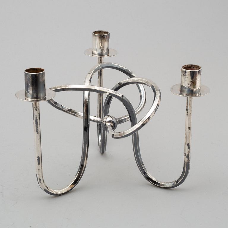 JOSEF FRANK, kandellaber, "Vänskapsknuten", försilvrad mässing. 2000-tal.