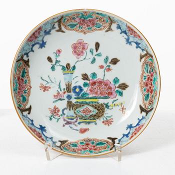 A group lot of Chinese Export porcelain, Qing dynasty, 18th century.  (6 pieces).
