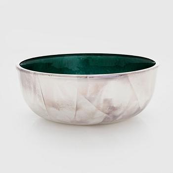 A. Tillander, skål, sterlingsilver och emalj, Åbo 2005.