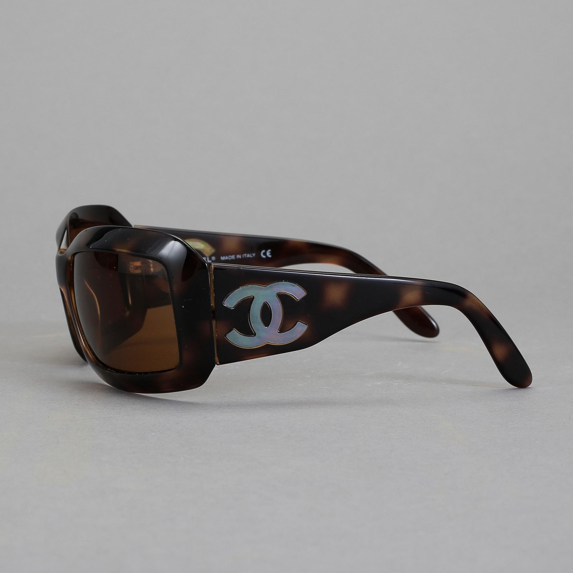 SOLGLASÖGON, Chanel.