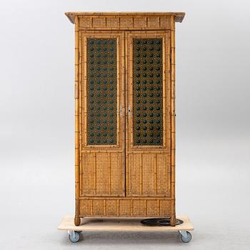 Klädskåp, omkring år 1900.