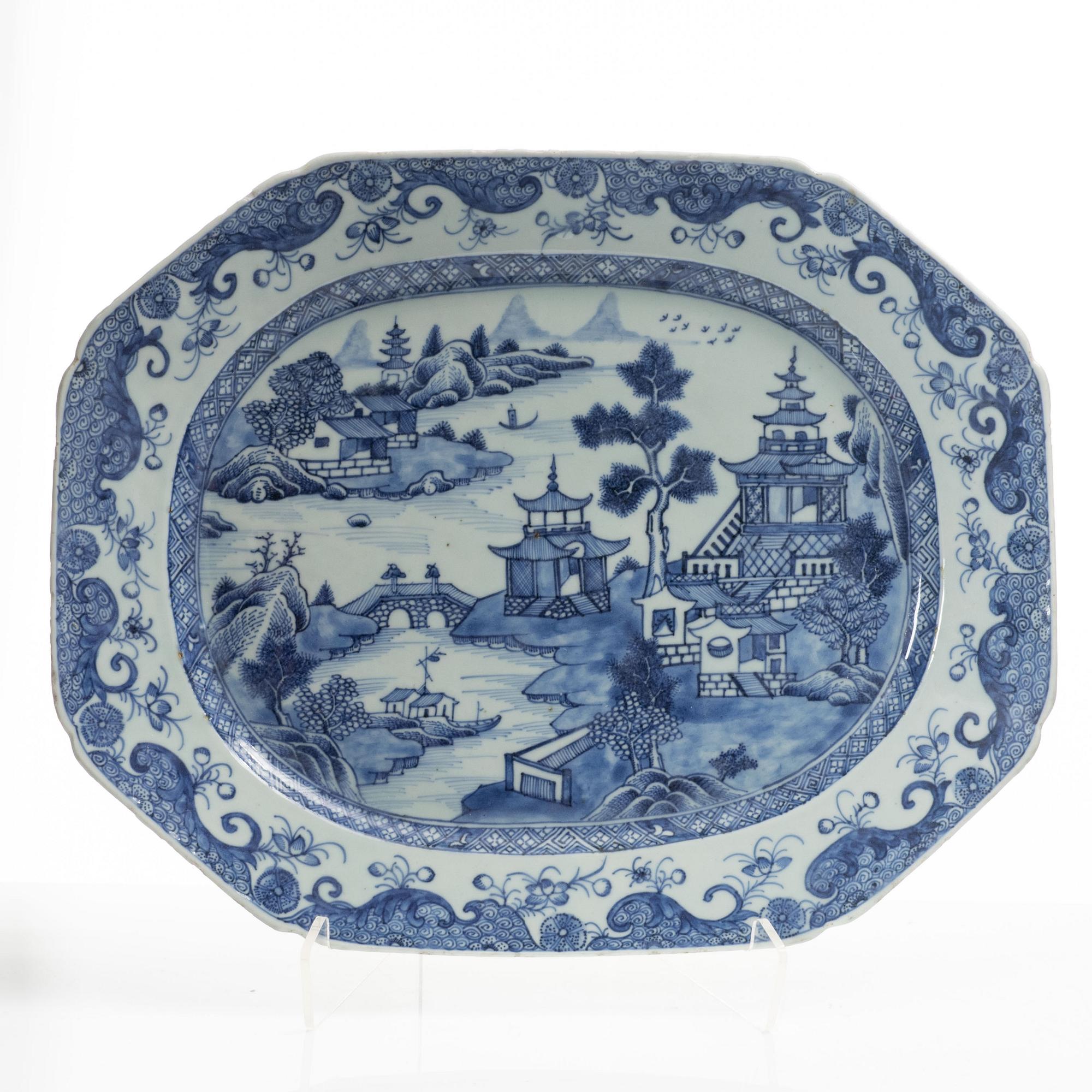 Two Chinese blue and white export porcelain dishes, Qing dynasty, Qianlong (1736-95).
