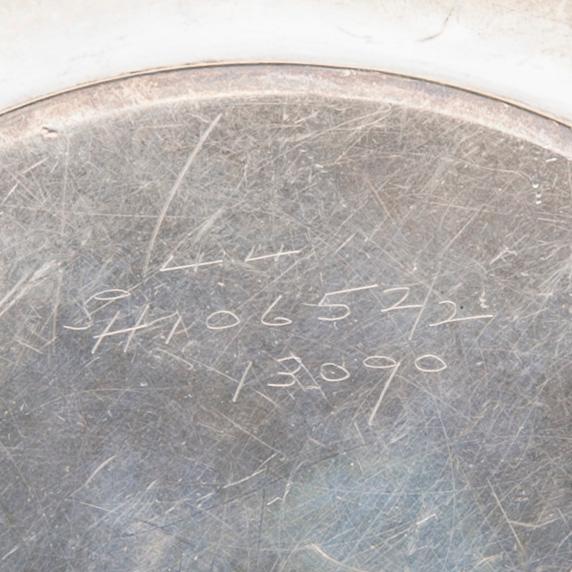 SKÅLAR, 2 st, och FAT, silver, London, bl a Carrington & Co, och Helsingfors, 1900-talets första hälft. Totalvikt 407 g.