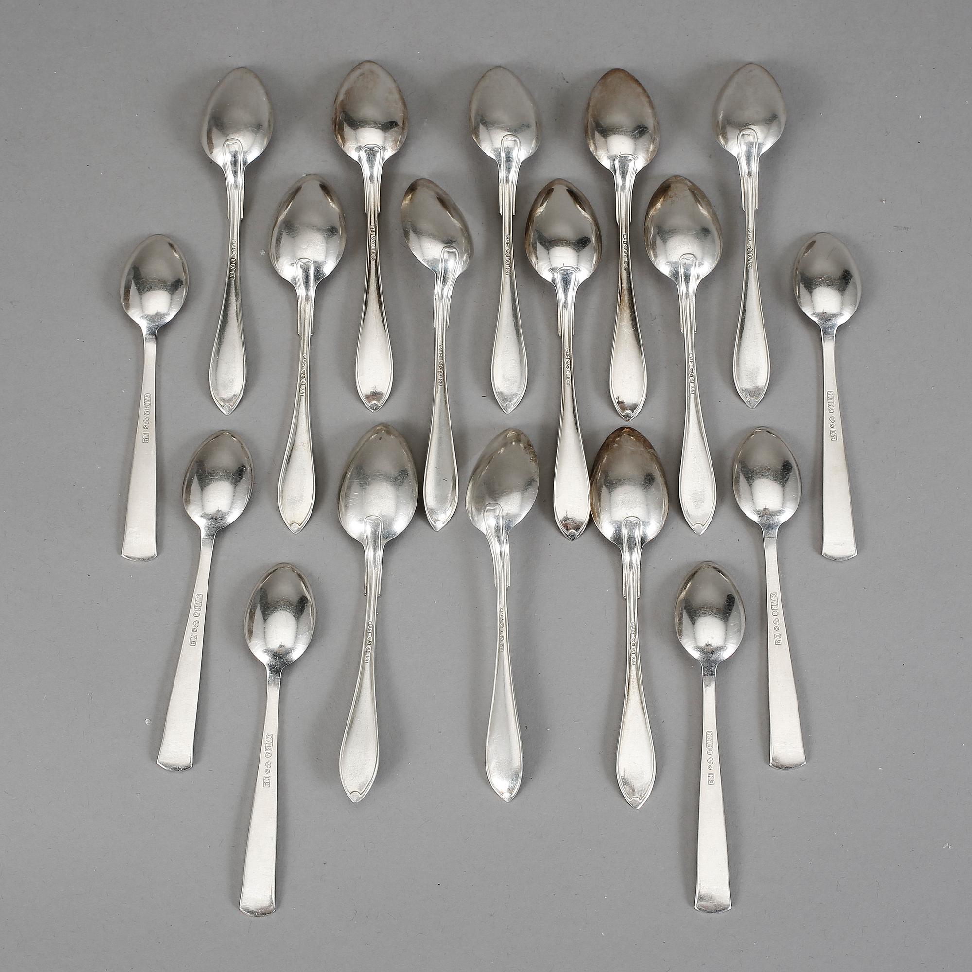 KAFFESKEDAR, silver, GAB, 6 st modell "Rosenholm" och 12 st "Gammal svensk spetsig". Vikt 234 g.