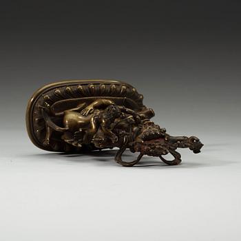 DHARMAPALA, brons. Mongoliet eller Tibet, tidigt 1800-tal.