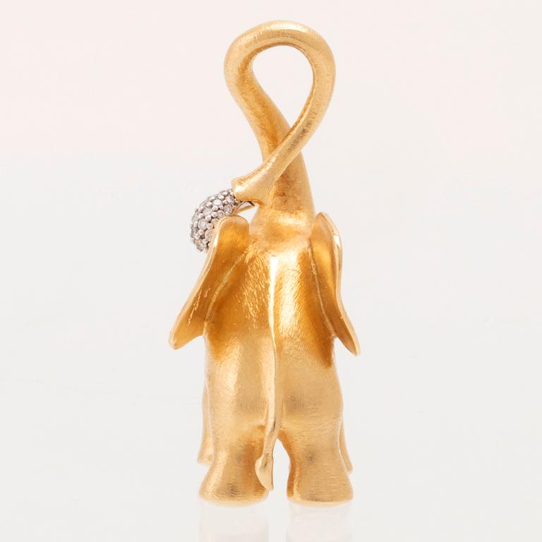 Ole Lynggaard, "Elephant pendant large" in 18K gold with round brilliant-cut diamonds.