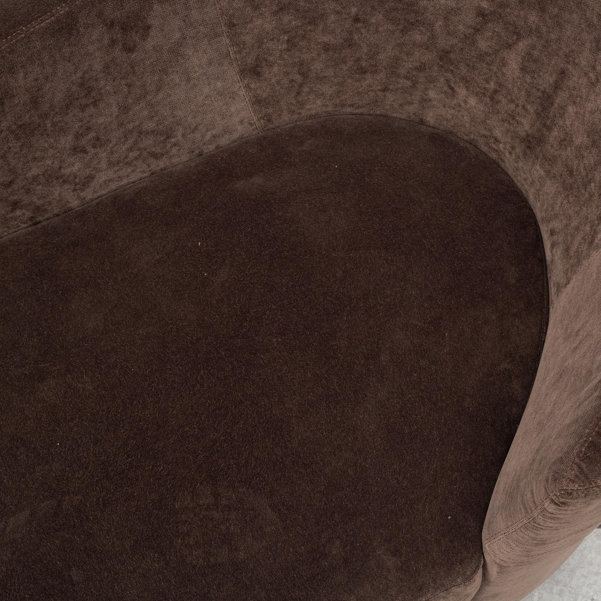 A chaise longue, contemporary.