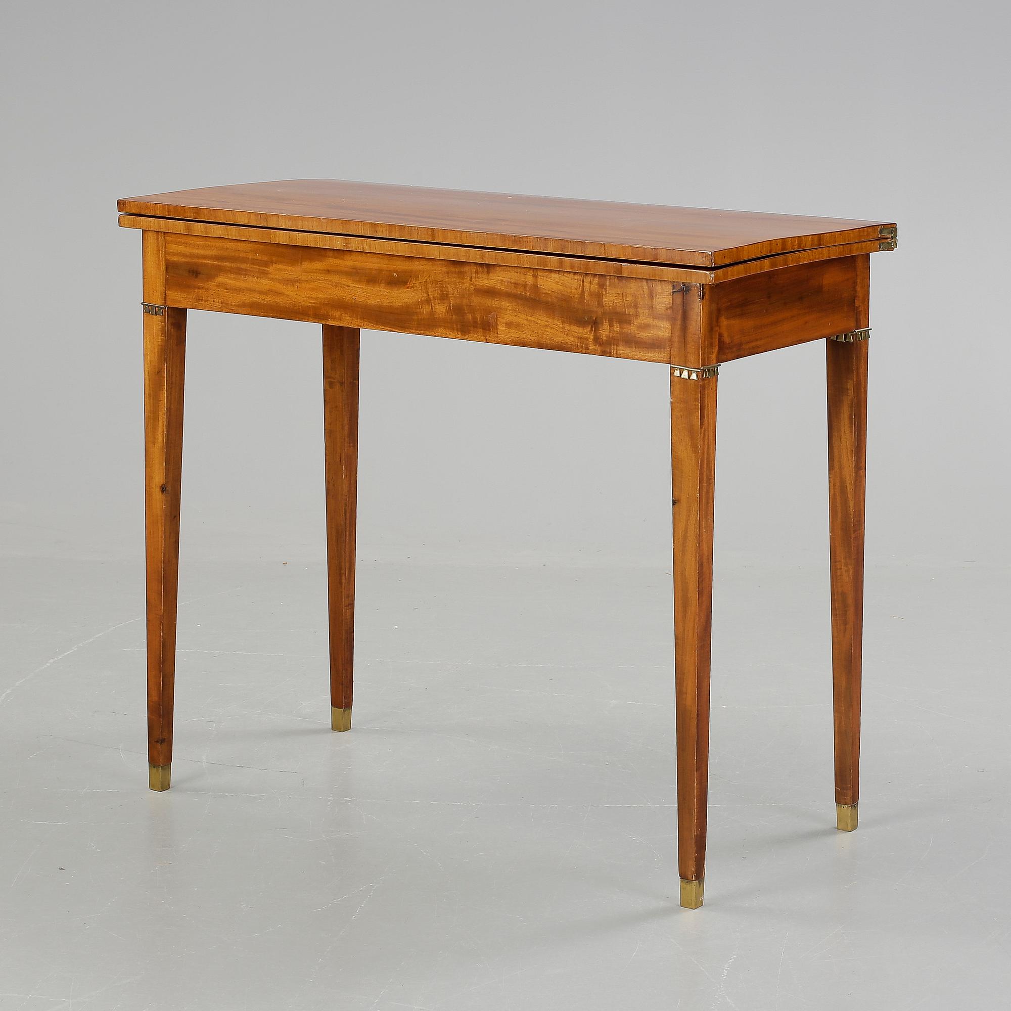 SPELBORD, sengustavianskt, 1800-talets början.