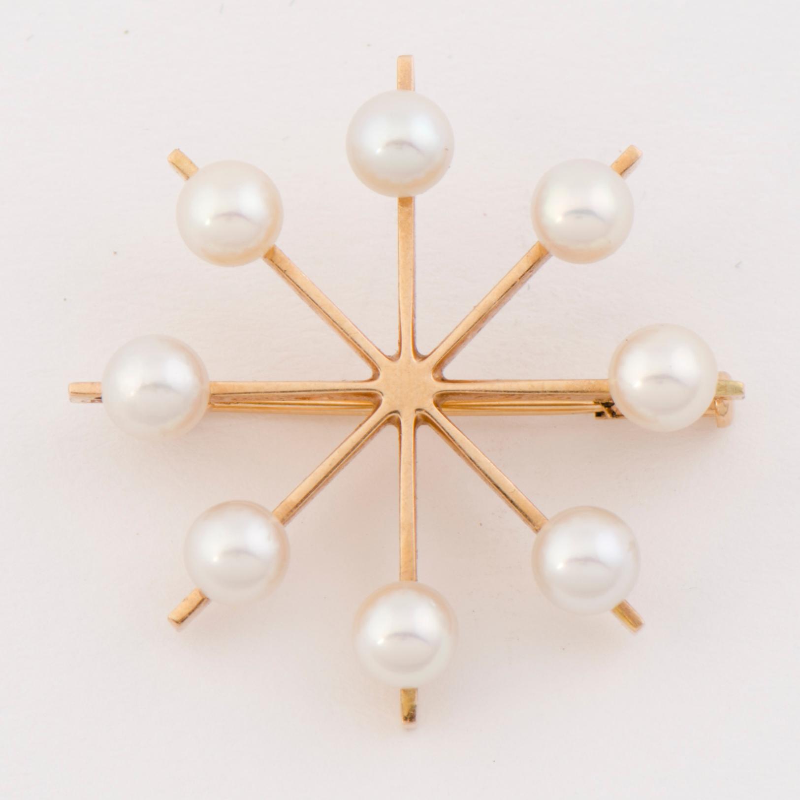 EERO RISLAKKI, RINTAKORU, viljellyt helmet, 14K kultaa. Westerback, Helsinki 1964.