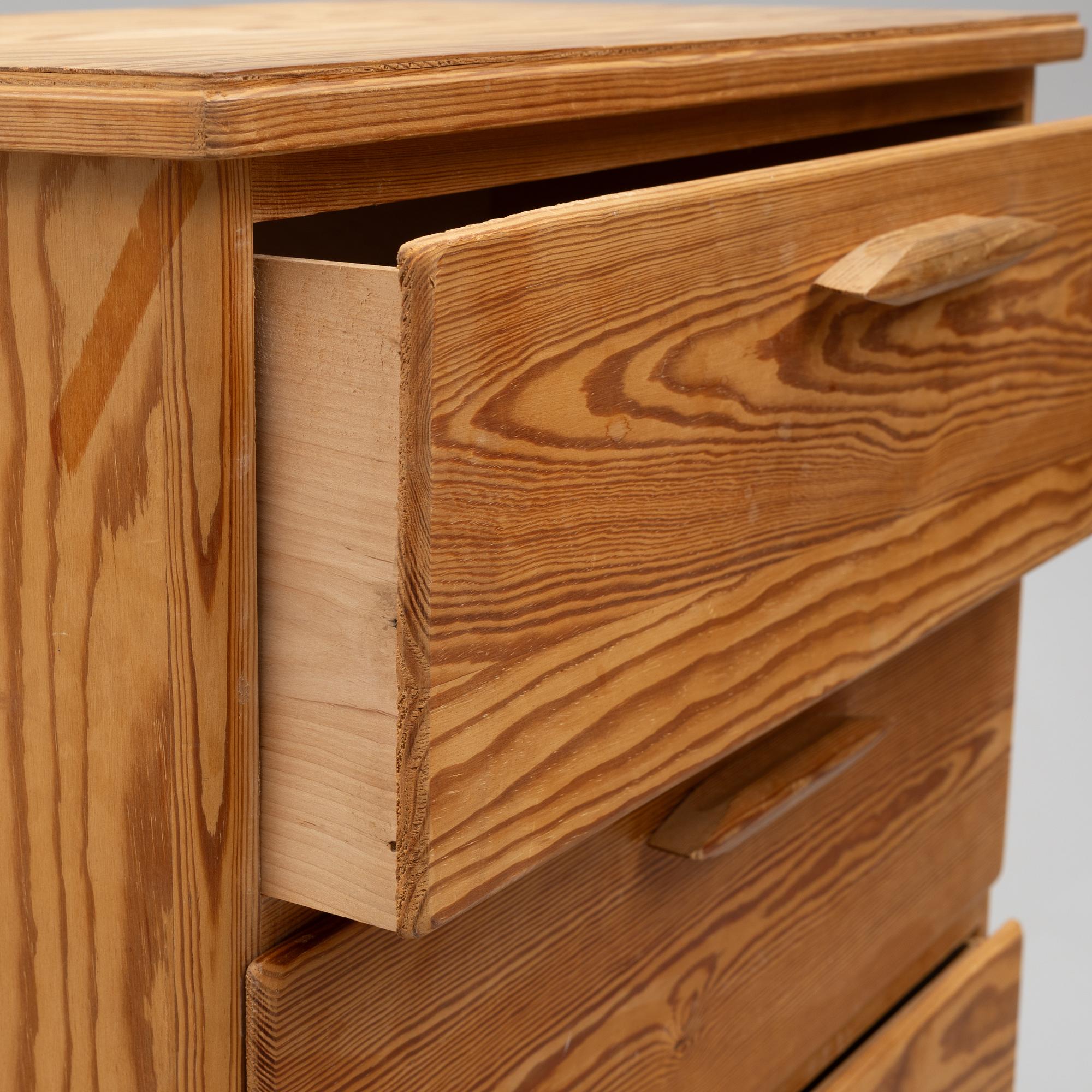 Dressers, a pair, second half of the 20th century.