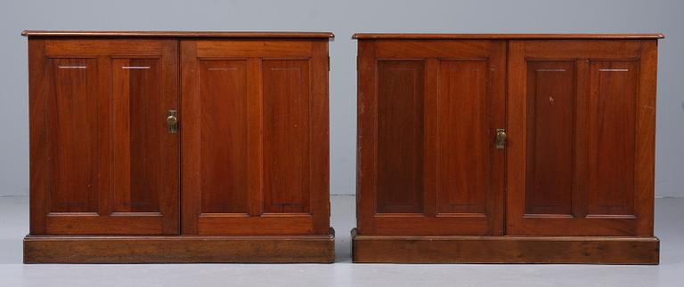 APOTEKSSKÅP, 2 st, tidigt 1900-tal.