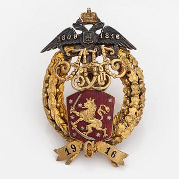 KUNNIAMERKKI, kullattua hopeaa ja emalia. Finska guldsmeds AB, Suomi/Venäjä 1916.