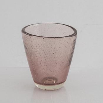 Gunnel Nyman, a glass vase, Nuutajärvi, Finland 1948.
