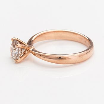 A 14K rose gold ring with a ca. 0.87 ct light brown diamond.