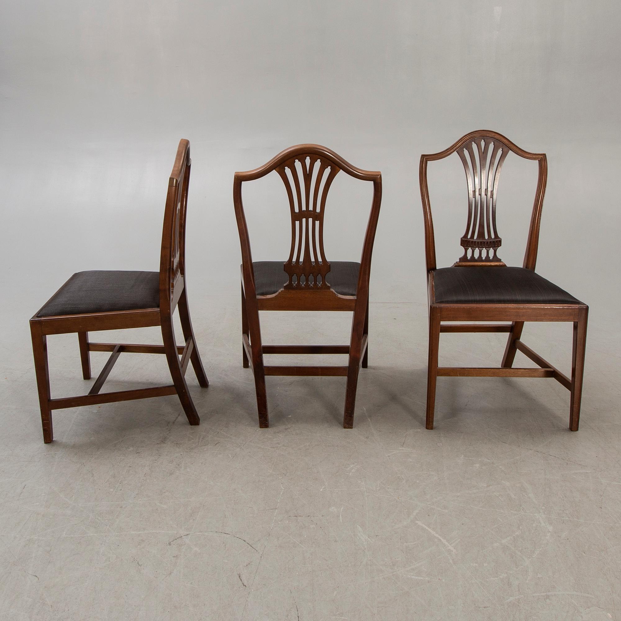 A set of six mahogany Hepplewhite style 20th century chairs.