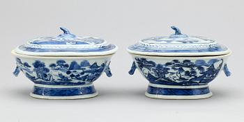 KAROTTER, ett par, porslin, Kina, 1800/1900-tal.