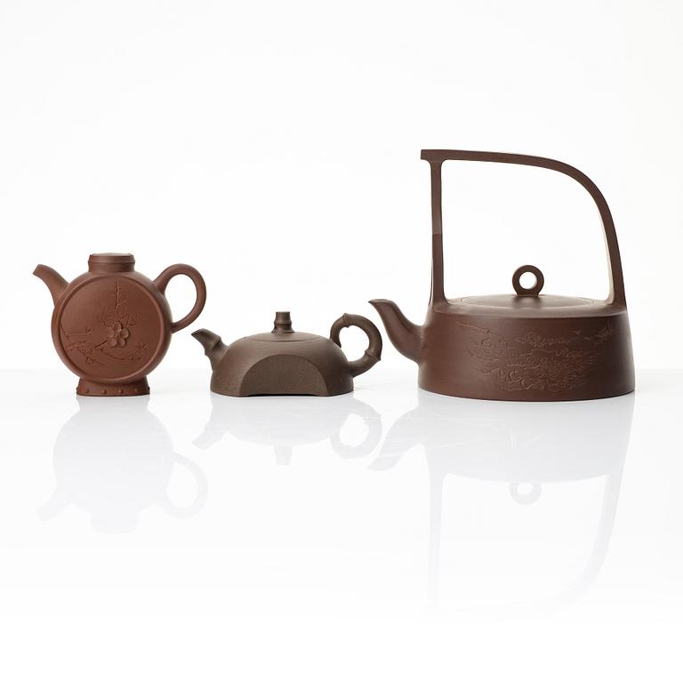A group of three Chinese yixing teapots, 1980s.