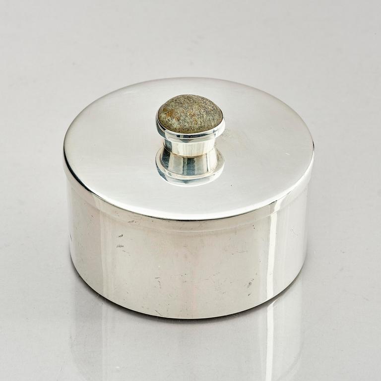 Lennart Larsson Guld AB, a Swedish silver butter box with lid and tray, Jönköping 1974.