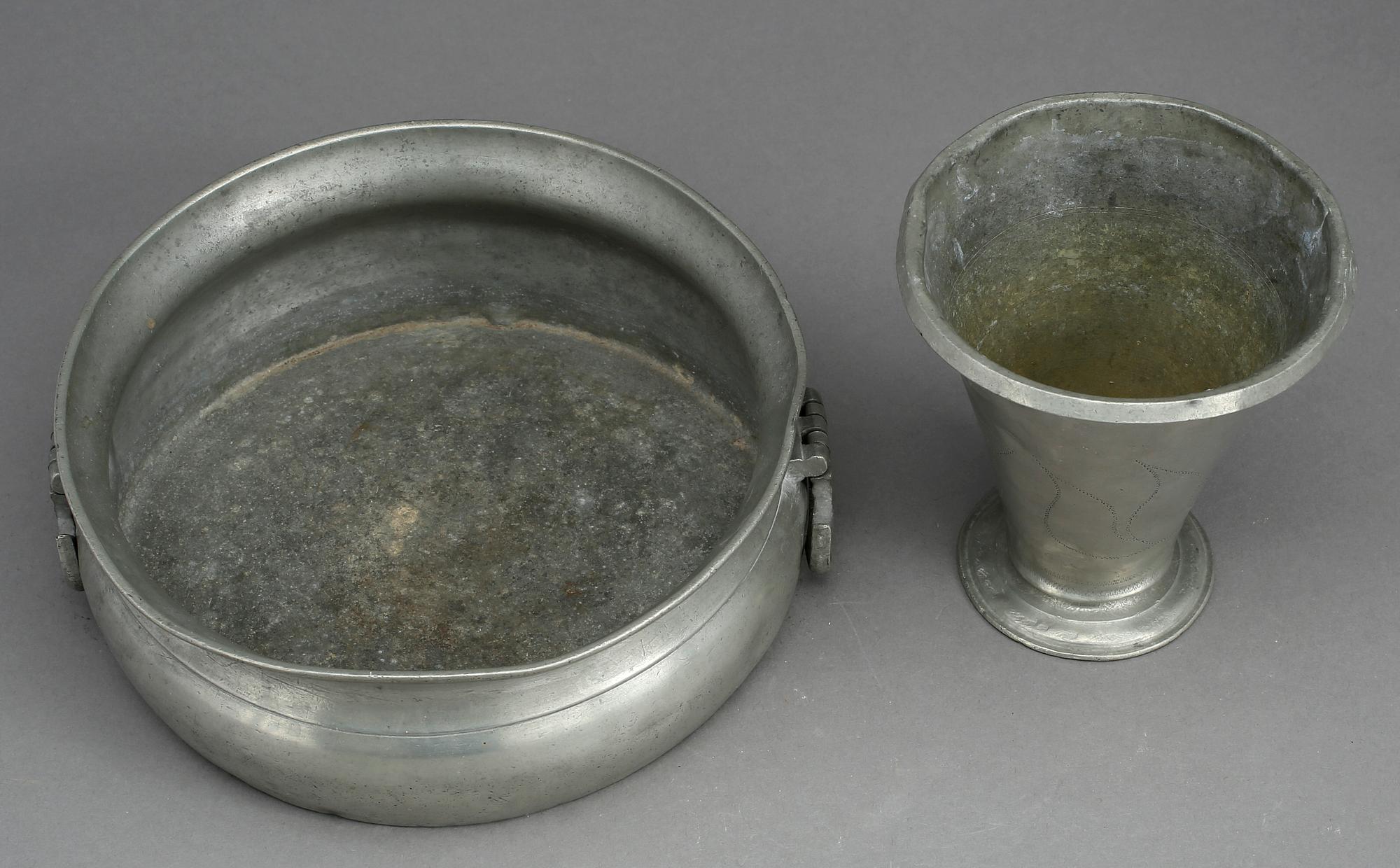 BÄGARE SAMT GRÖTSKÅL, tenn, bla Martin Gustaf Moberg, Jönköping, verksam 1777-1815.