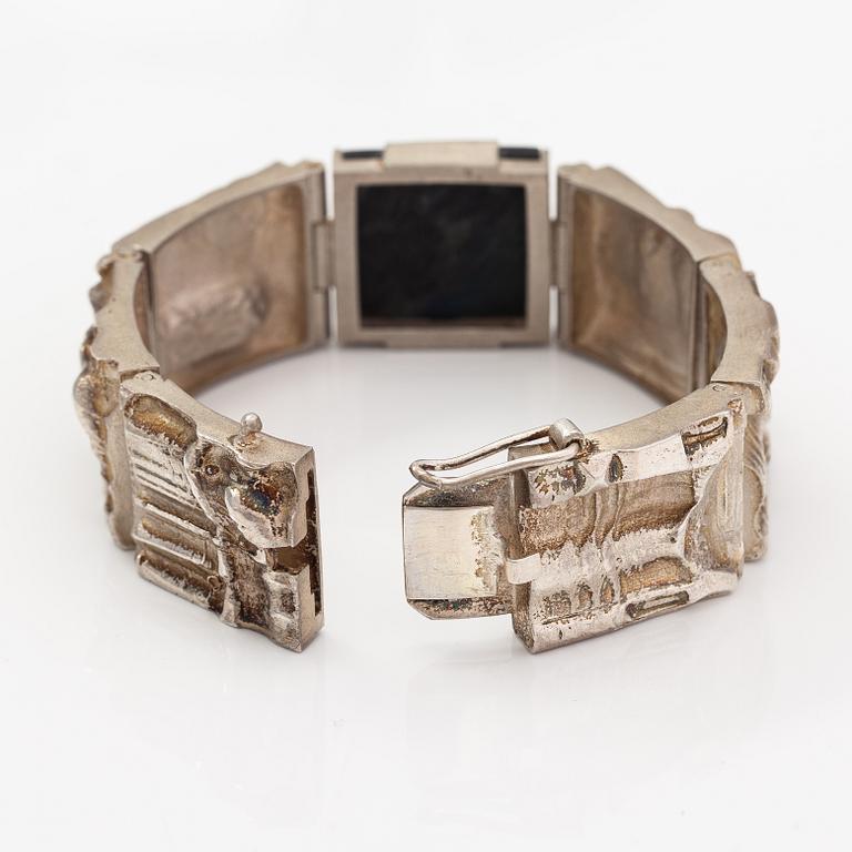 Jorma Laine, Armband "Ice", silver, spektrolit. Turun Hopea, Åbo.