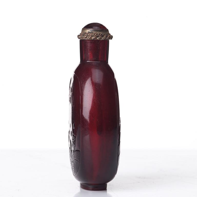 A red glass snuff bottle with stopper, Qing dynasty, 19th Century.