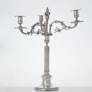 Anders Isleben, kandelabrar för tre ljus, ett par, silver, Norrköping 1793. Gustavianska.