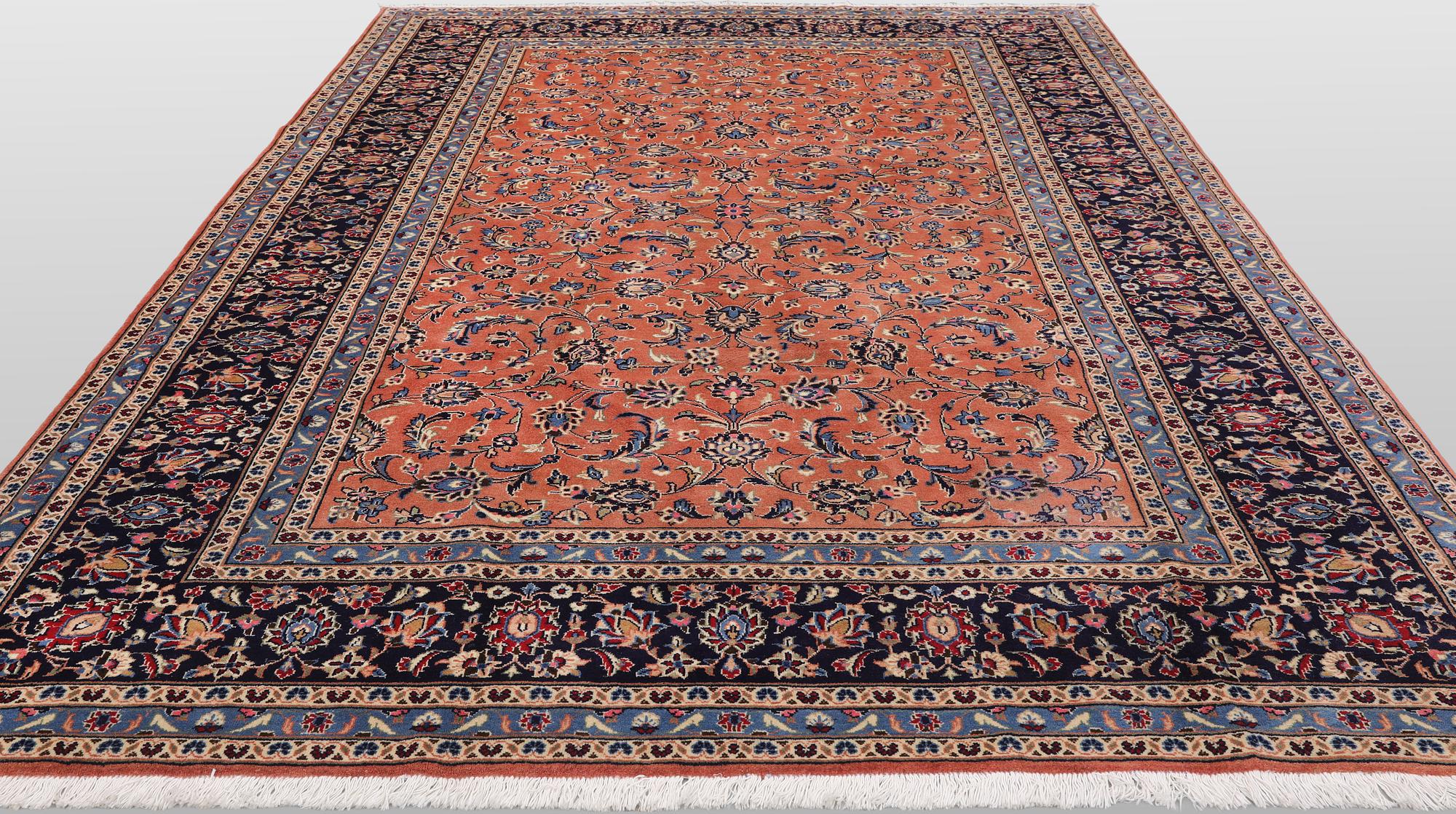 A Saruk carpet, 347 x 245 cm.