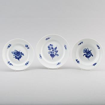 SERVISPORSLIN, 34 delar, "Blå Blomst", Royal Copenhagen.