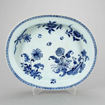 TERRINFAT, porslin, Kina, sen Qianlong (1736-95).