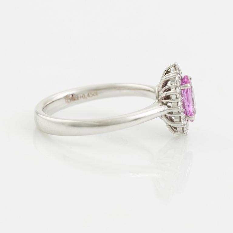 Ring with pink sapphire and brilliant-cut diamonds.