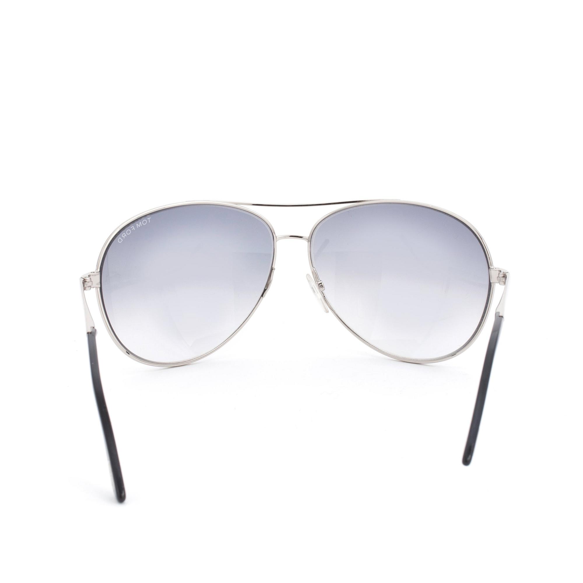 TOM FORD, ett par solglasögon.