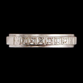 RING, 18 k vitguld, 1963, med 6 små briljanter. Tot vikt ca 3 g.