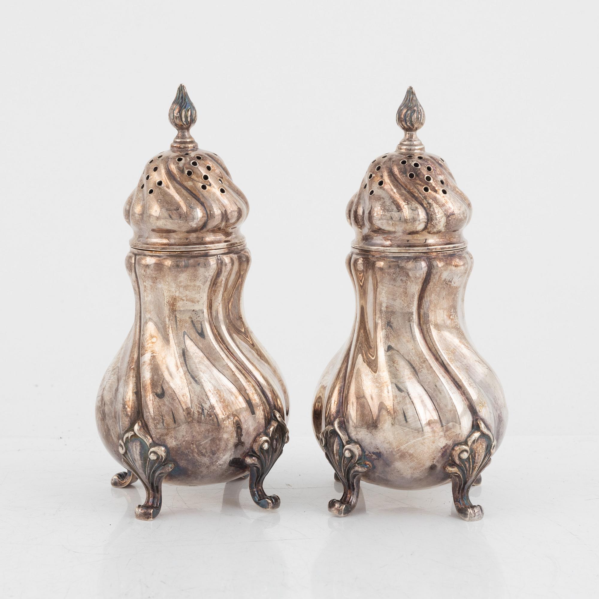 Sockerruskor, ett par och skålar, 2 st, silver, bl.a. GAB, Stockholm.