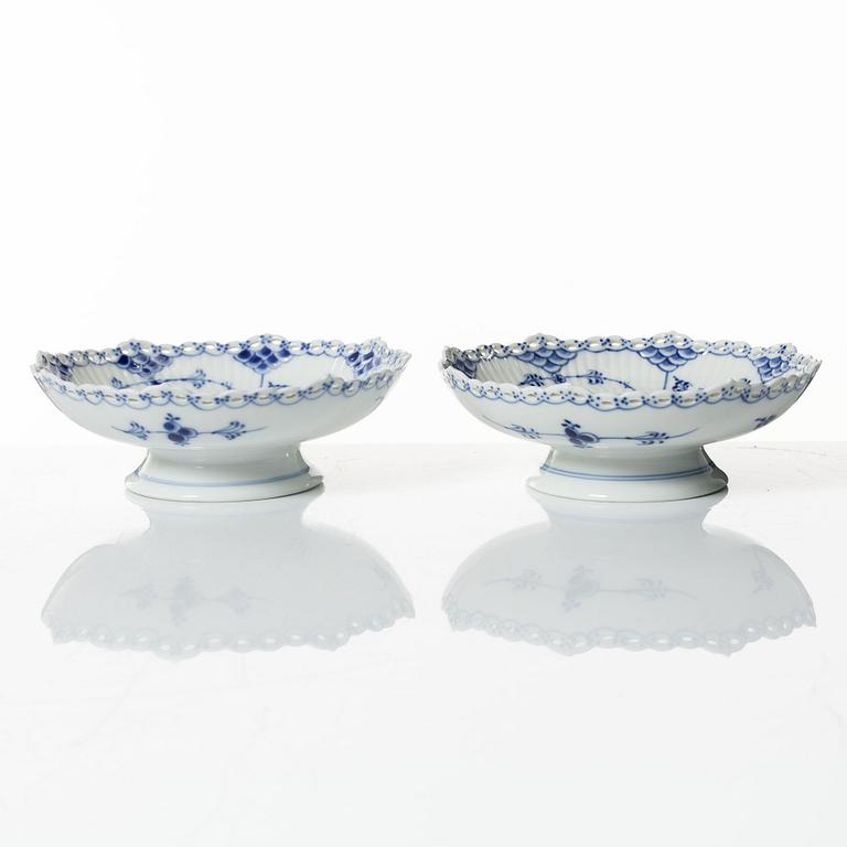Te- och kaffeservis, 57 delar, porslin, "Musselmalet", Royal Copenhagen, Danmark.