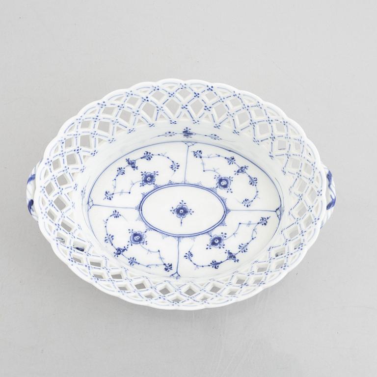 A Royal Copenhagen 'musselmalet full lace' chesnut basket with stand, (1889-1922). 1057.