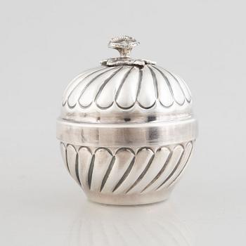 Box/bowl with lid, silver, 20th Century.