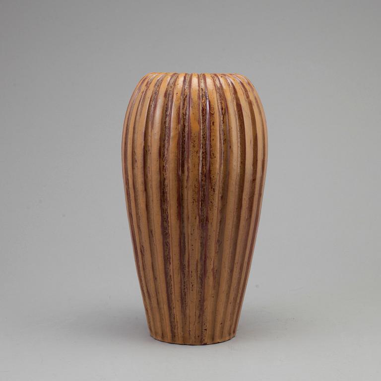 VICKE LINDSTRAND, an earthenware vase from Upsala-Ekeby, 1944-53.