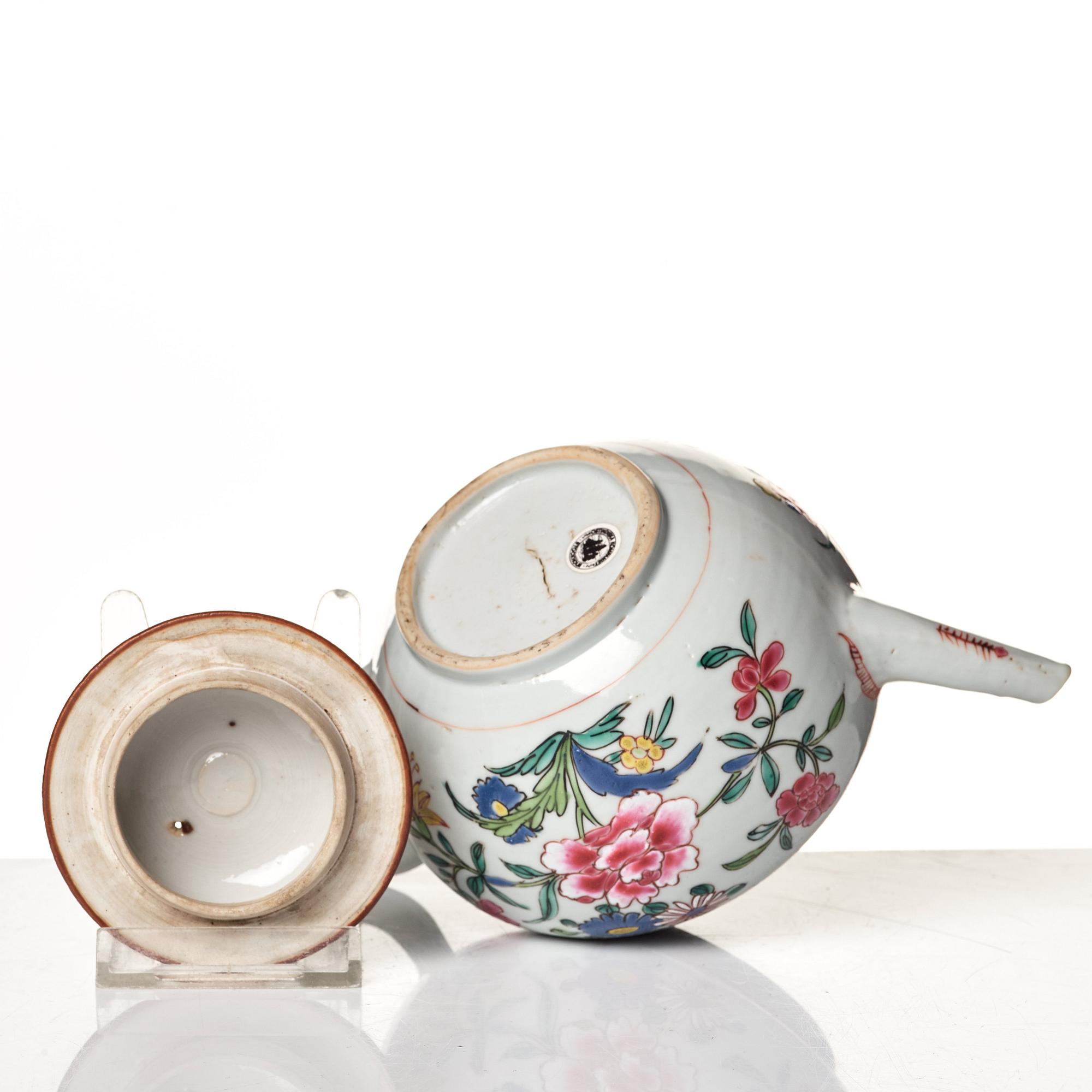 Tekanna med kopp och fat, porslin. Qingdynastin, 1700-tal.